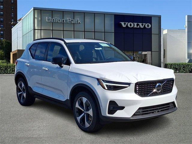 new 2025 Volvo XC40 car, priced at $48,315