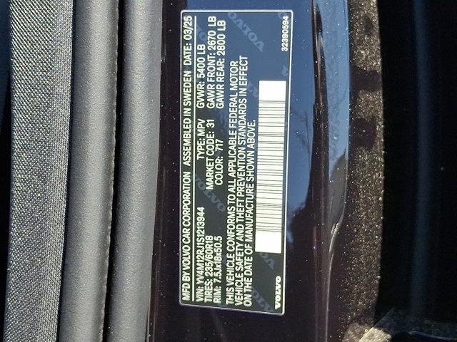 new 2025 Volvo XC60 car