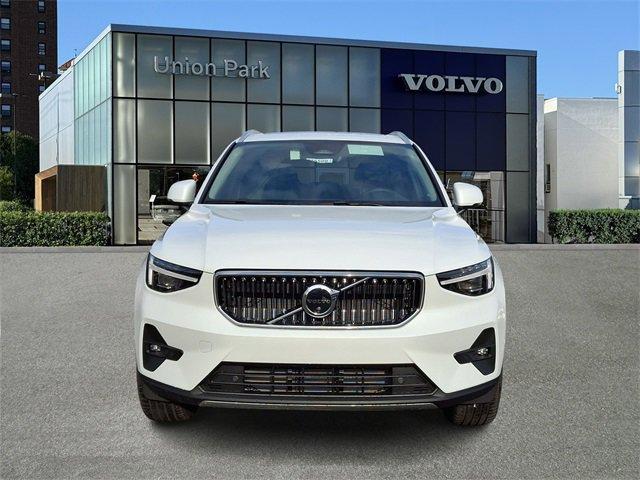 new 2025 Volvo XC40 car, priced at $51,040