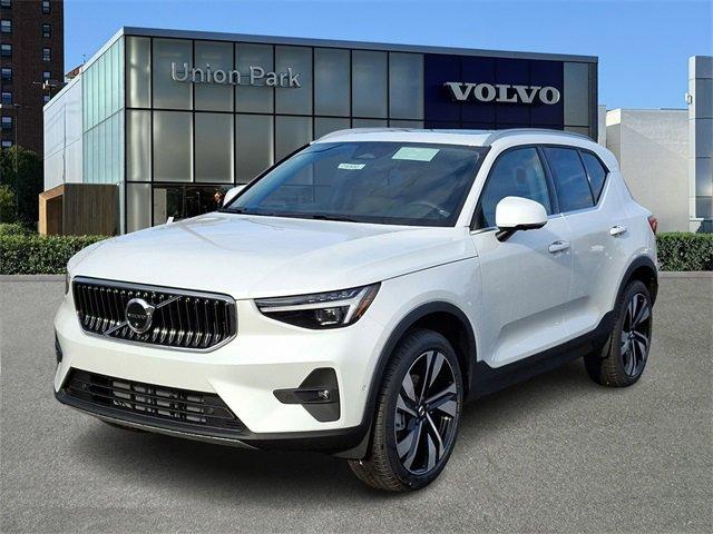 new 2025 Volvo XC40 car, priced at $51,040