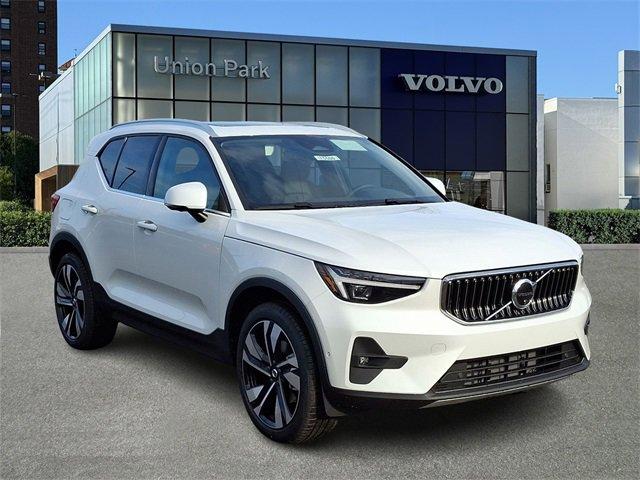 new 2025 Volvo XC40 car, priced at $51,040