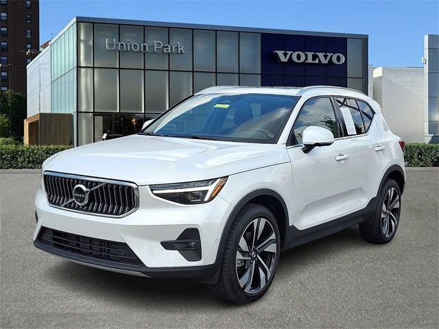 new 2025 Volvo XC40 car, priced at $51,040