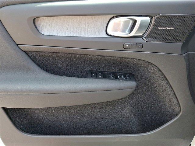new 2025 Volvo XC40 car, priced at $51,040