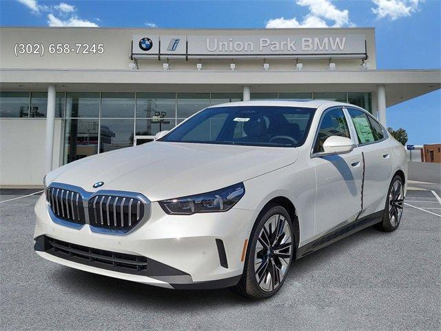 new 2024 BMW 540 car, priced at $76,815