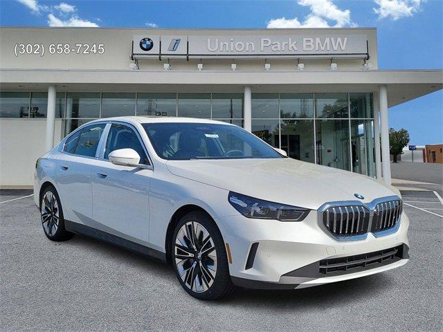 new 2024 BMW 540 car, priced at $76,815