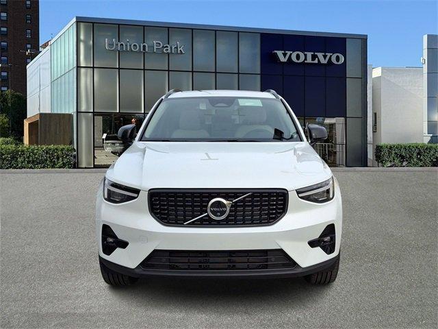 new 2025 Volvo XC40 car, priced at $47,145