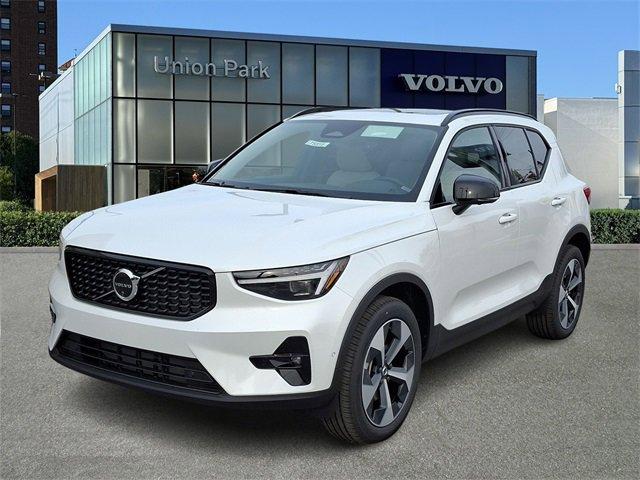 new 2025 Volvo XC40 car, priced at $47,145