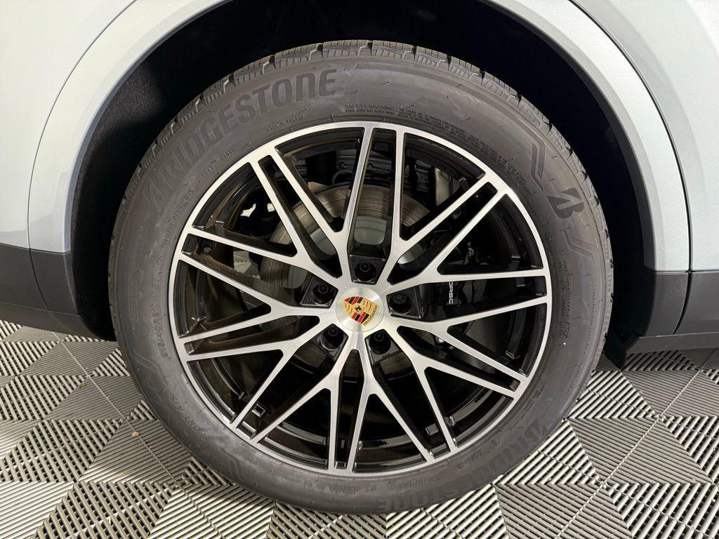 new 2025 Porsche Cayenne car, priced at $103,545