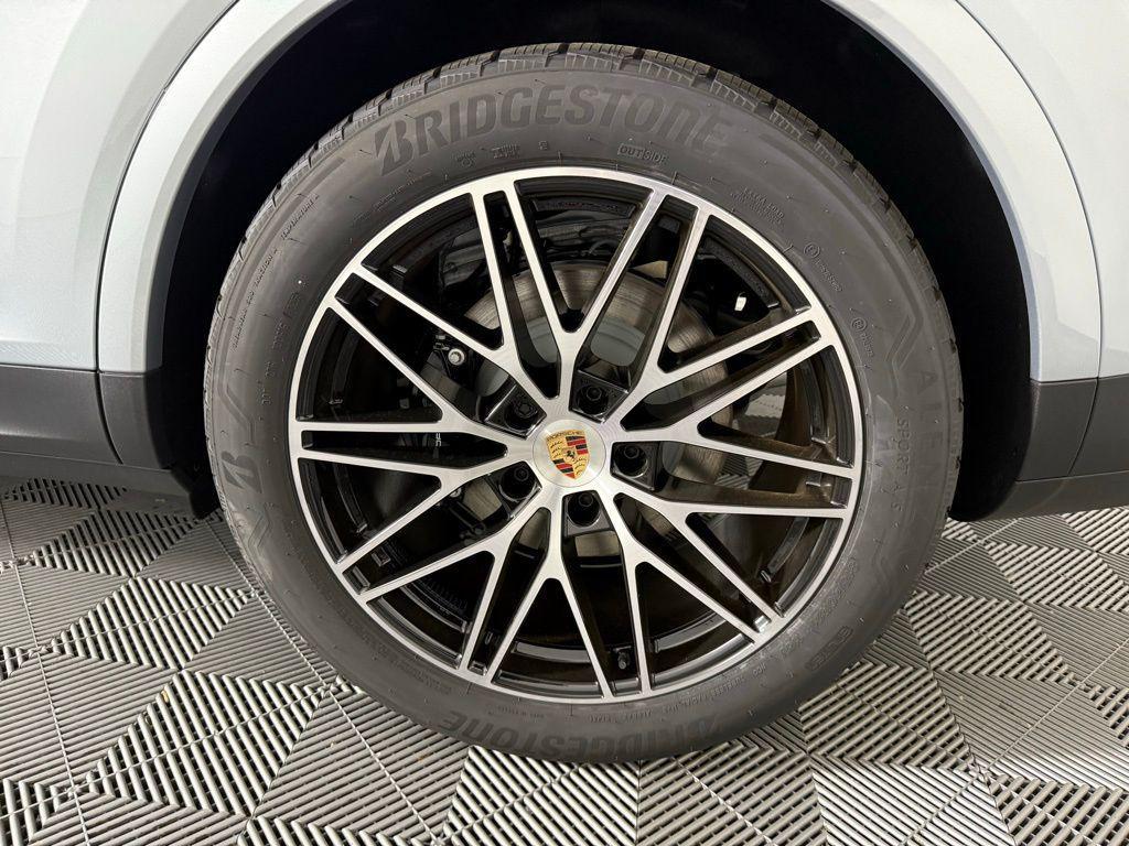 new 2025 Porsche Cayenne car, priced at $103,545