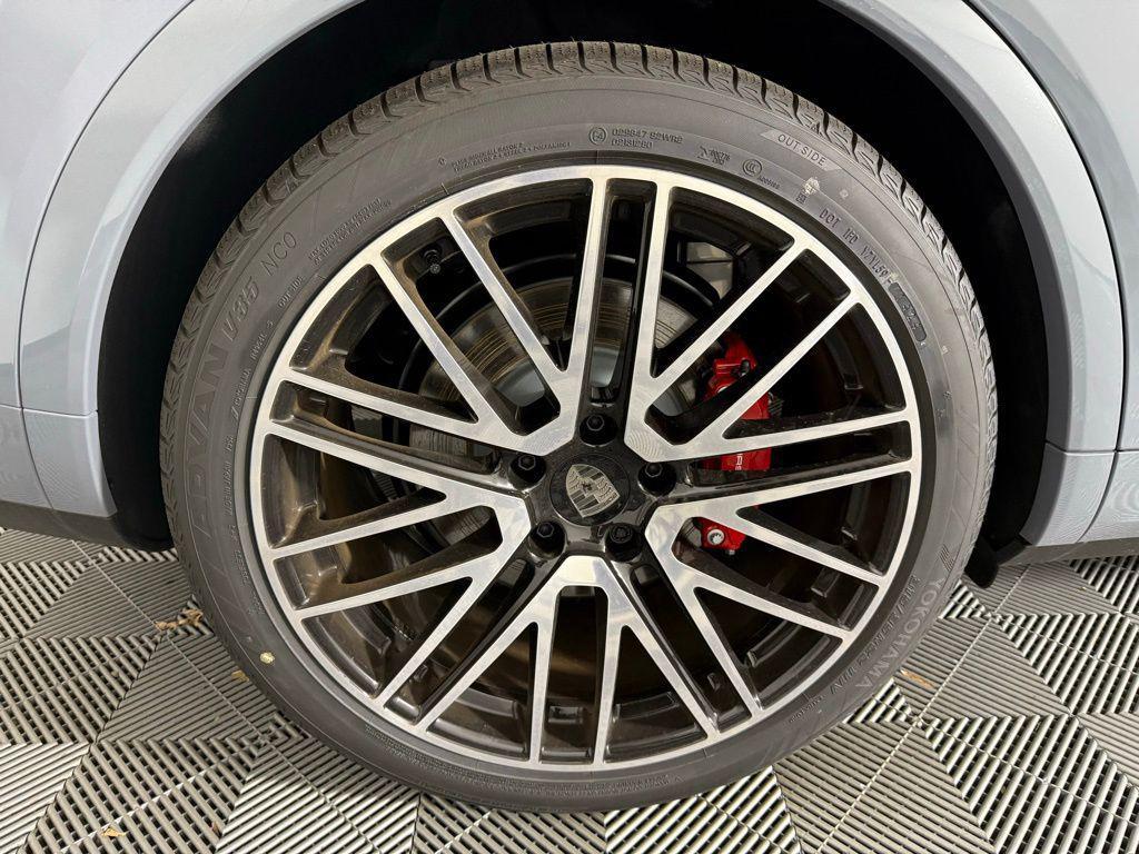 new 2025 Porsche Cayenne car, priced at $184,275