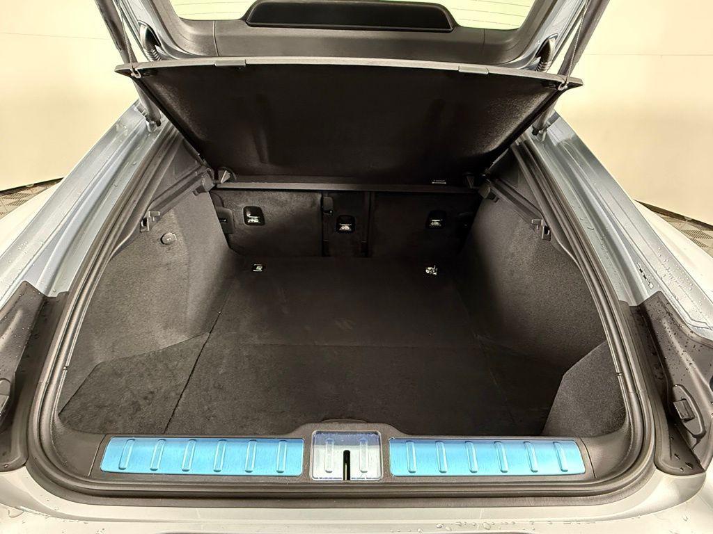 new 2026 Porsche Panamera car, priced at $129,370