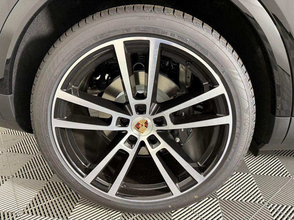 new 2025 Porsche Cayenne car, priced at $106,925