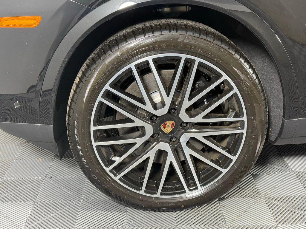new 2025 Porsche Cayenne car, priced at $132,785