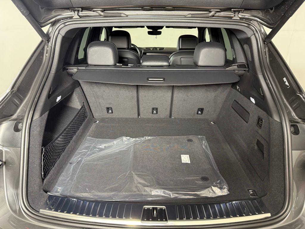 new 2025 Porsche Cayenne car, priced at $136,025