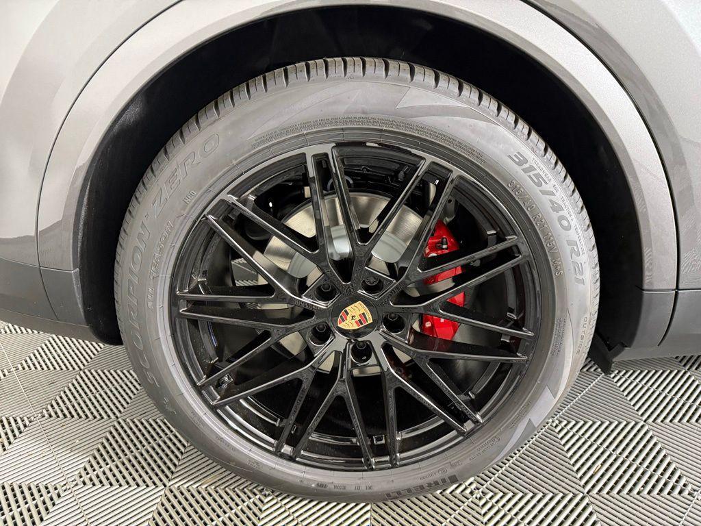 new 2025 Porsche Cayenne car, priced at $136,025