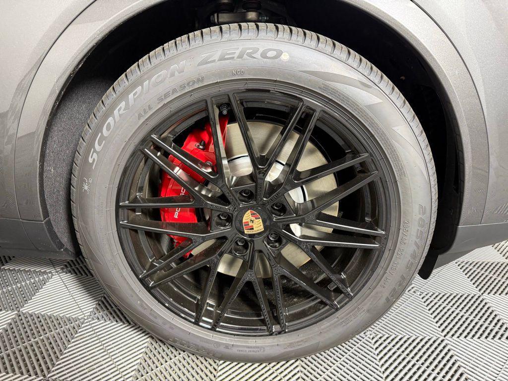 new 2025 Porsche Cayenne car, priced at $136,025