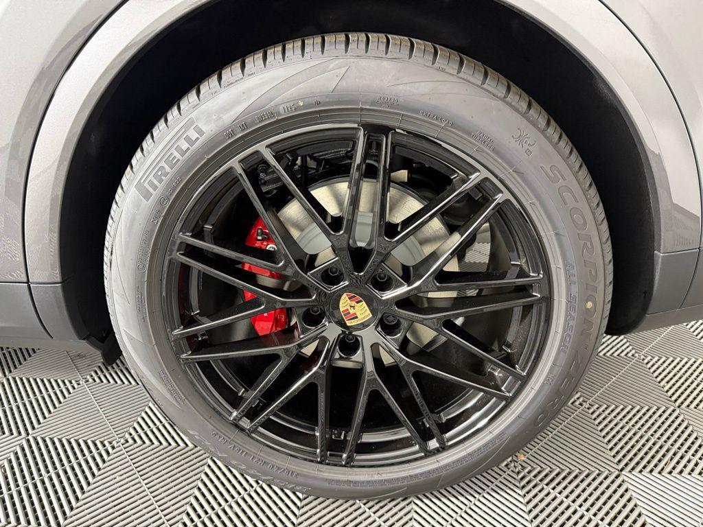 new 2025 Porsche Cayenne car, priced at $136,025