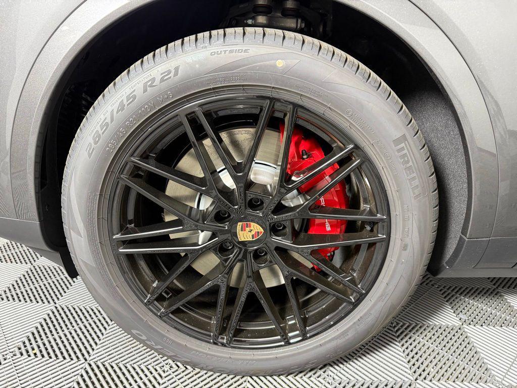 new 2025 Porsche Cayenne car, priced at $136,025