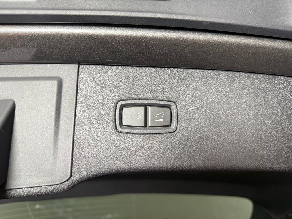 new 2025 Porsche Cayenne car, priced at $136,025