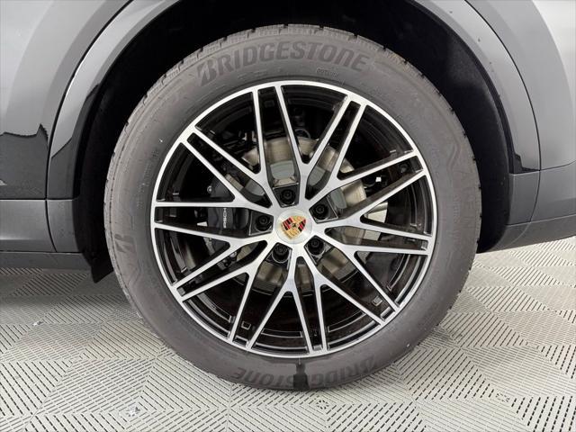 new 2025 Porsche Cayenne car