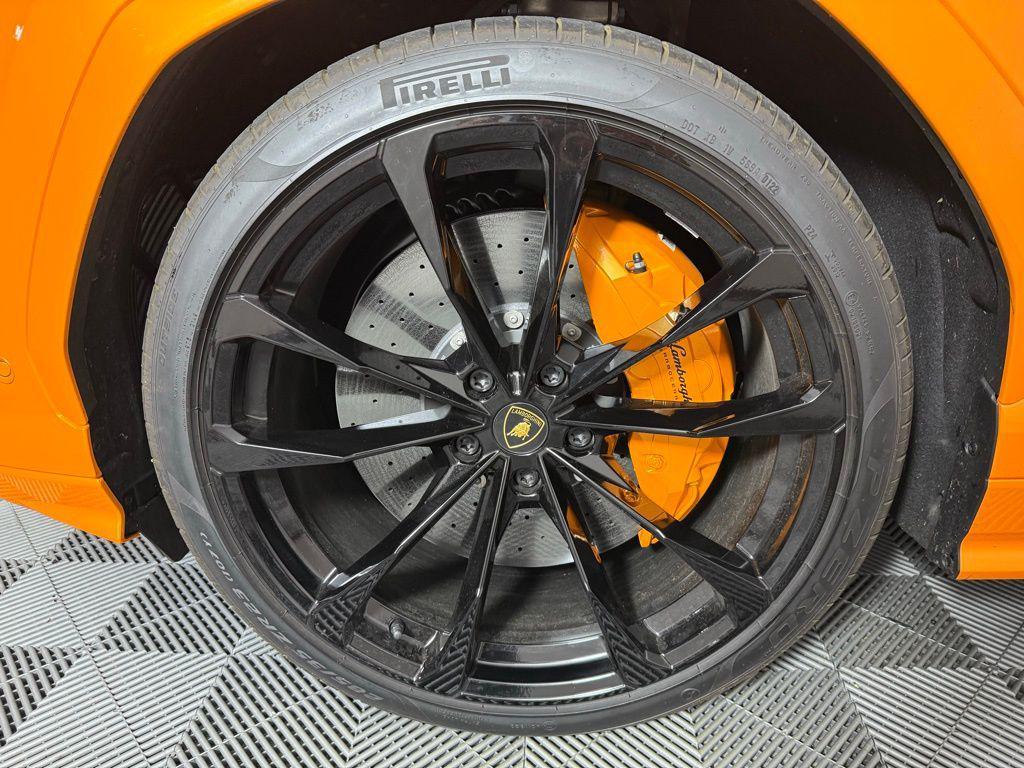 used 2022 Lamborghini Urus car, priced at $244,471