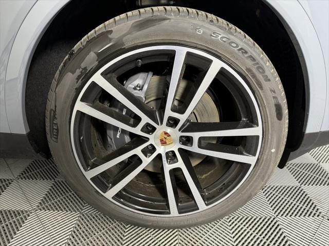 new 2025 Porsche Cayenne car, priced at $102,505