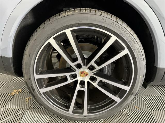 new 2025 Porsche Cayenne car, priced at $102,505