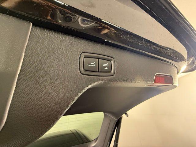 new 2025 Porsche Macan car