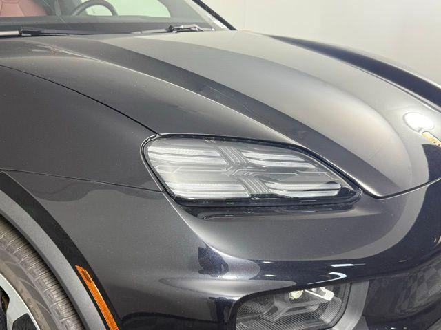 new 2025 Porsche Macan car