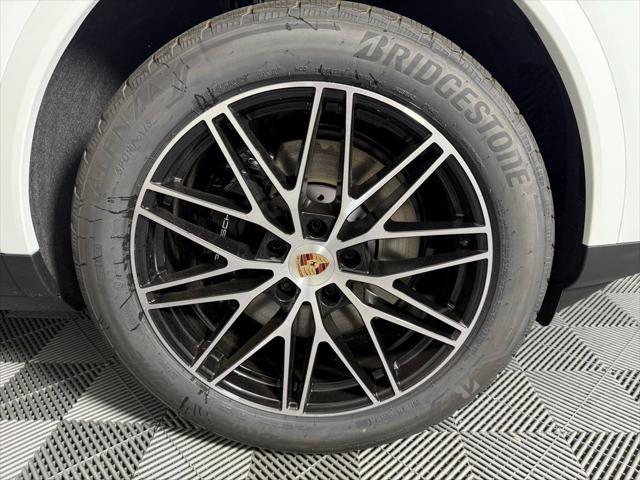 new 2025 Porsche Cayenne car, priced at $103,795