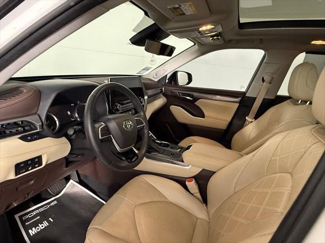 used 2022 Toyota Highlander Hybrid car, priced at $39,576