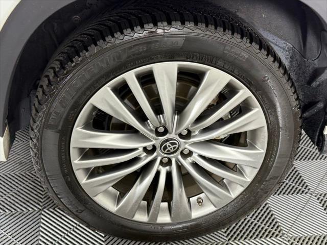 used 2022 Toyota Highlander Hybrid car, priced at $39,576