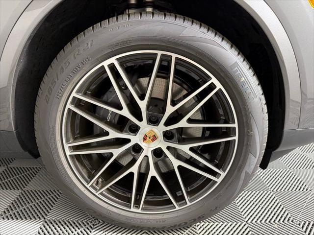 new 2025 Porsche Cayenne car