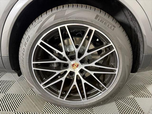 new 2025 Porsche Cayenne car