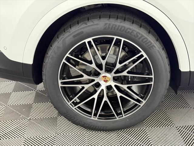 new 2025 Porsche Cayenne car, priced at $103,925