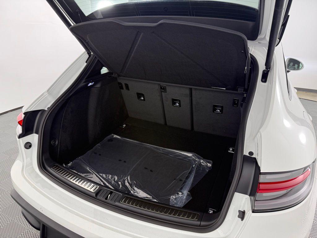 new 2025 Porsche Macan car