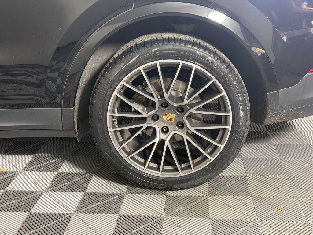 used 2021 Porsche Cayenne car, priced at $53,899
