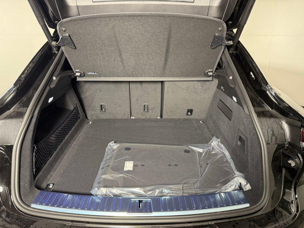 new 2025 Porsche Cayenne car, priced at $109,935
