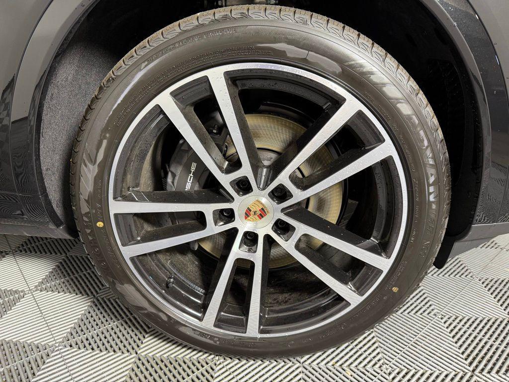 new 2025 Porsche Cayenne car, priced at $109,935