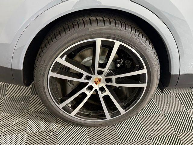new 2025 Porsche Cayenne car, priced at $106,555