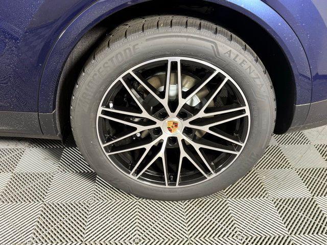 new 2025 Porsche Cayenne car, priced at $106,795