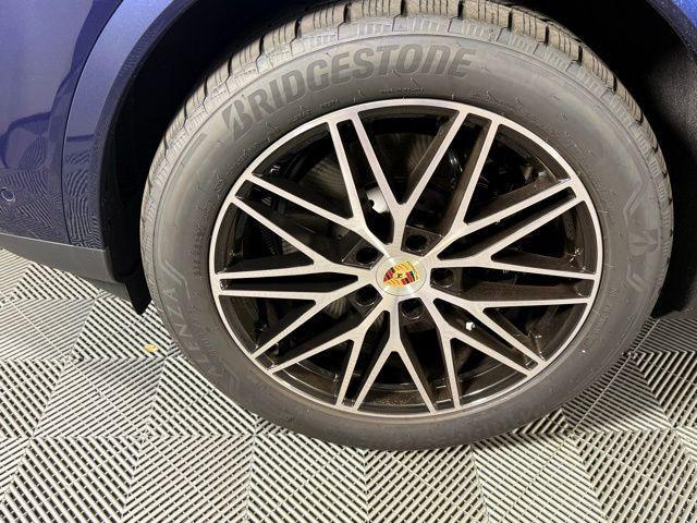 new 2025 Porsche Cayenne car, priced at $106,795