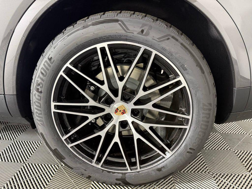 new 2025 Porsche Cayenne car, priced at $103,595