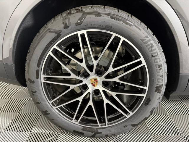 new 2025 Porsche Cayenne car, priced at $103,595