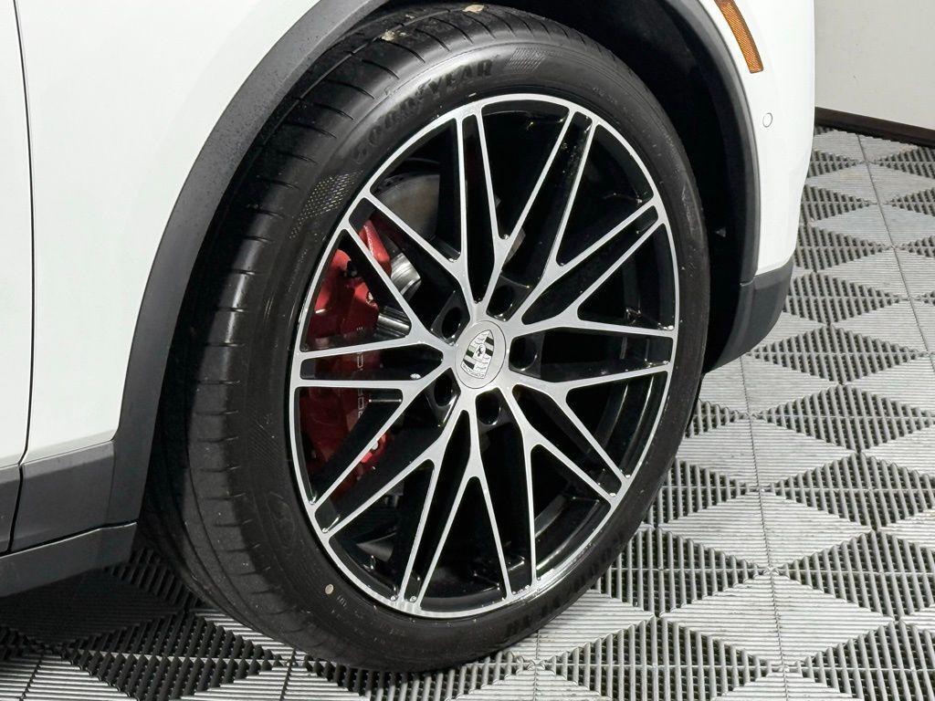 new 2025 Porsche Macan car
