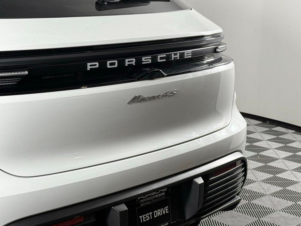 new 2025 Porsche Macan car