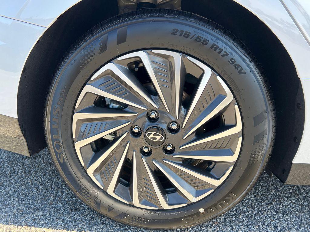 new 2025 Hyundai Sonata Hybrid car, priced at $34,495