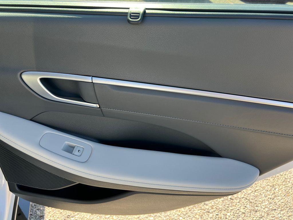 new 2025 Hyundai Sonata Hybrid car, priced at $34,495