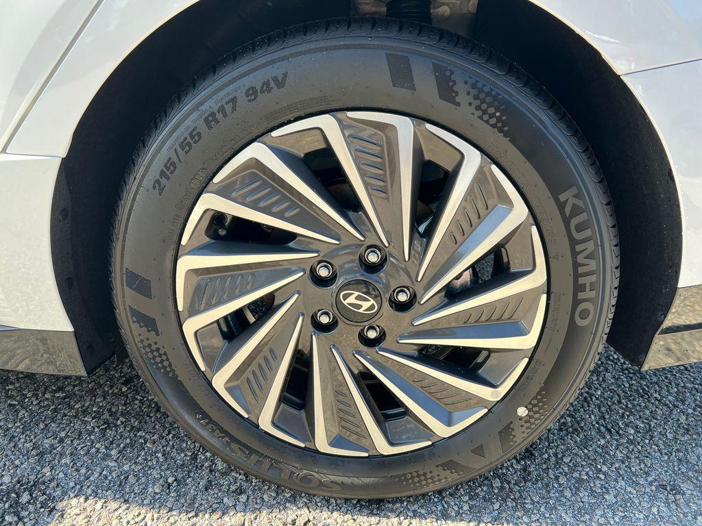 new 2025 Hyundai Sonata Hybrid car, priced at $34,495