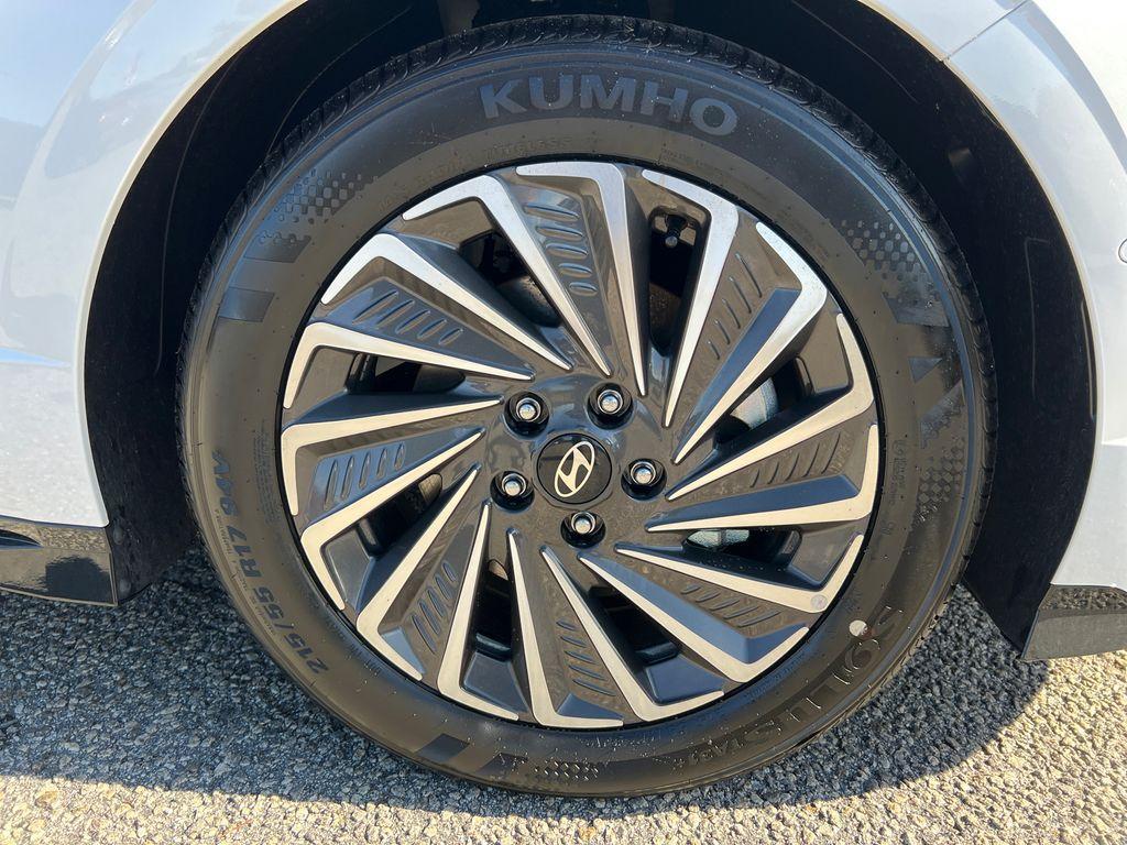 new 2025 Hyundai Sonata Hybrid car, priced at $34,495